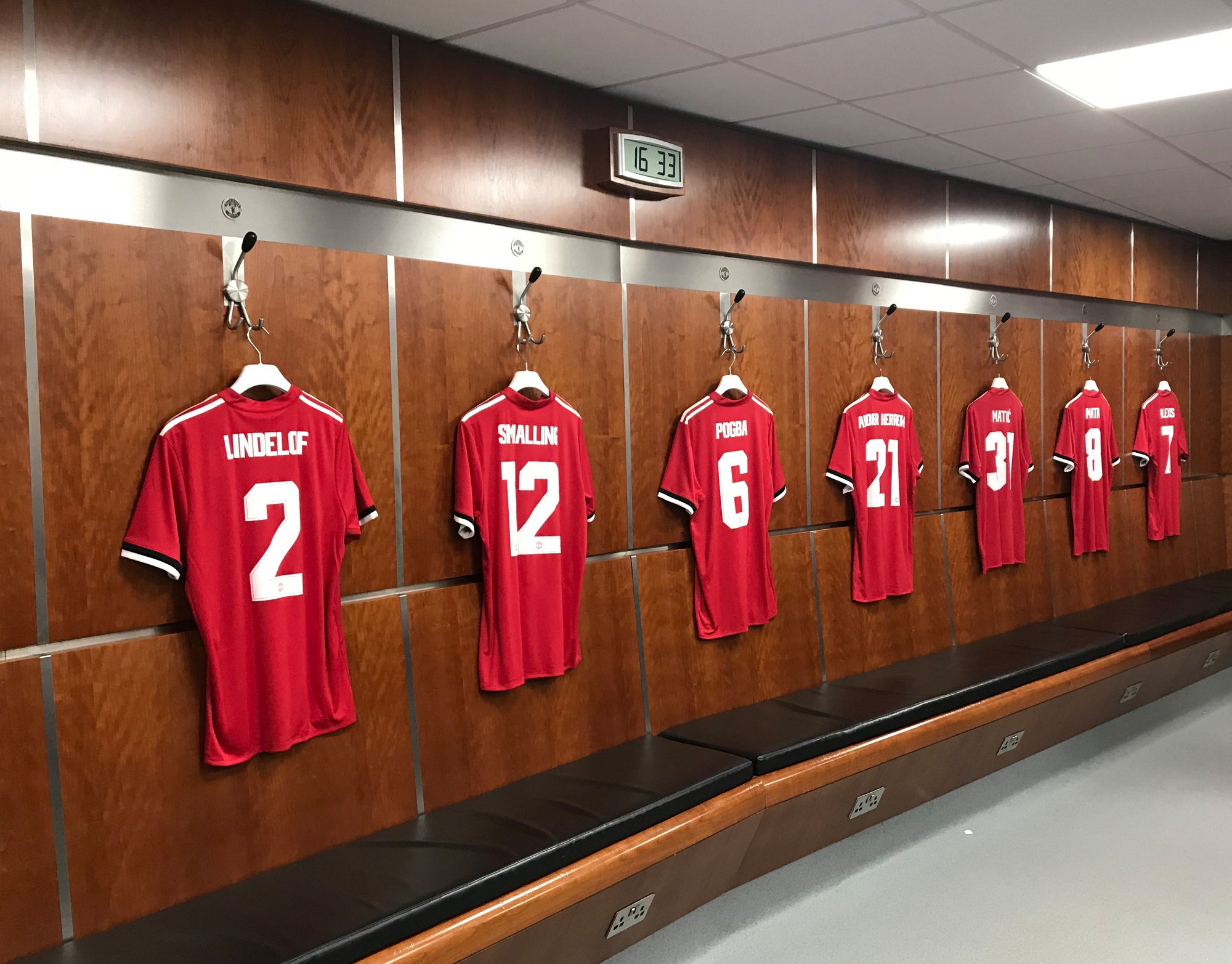 old trafford locker room 